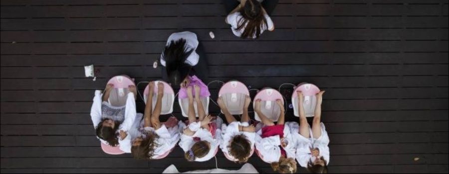 kids at a pamper party in a Sydney location
