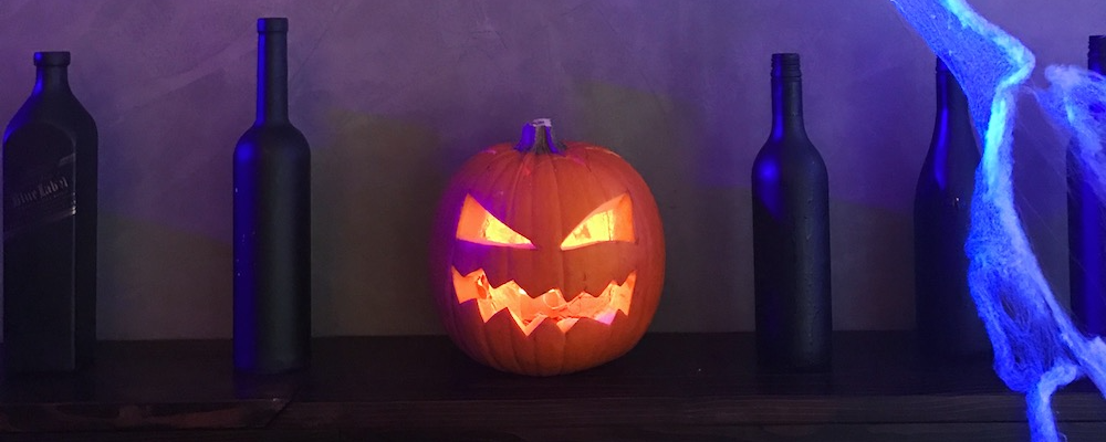 HOST A KILLER HALLOWEEN PARTY WITH DIY DECOR